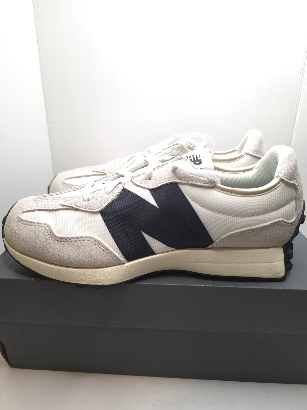 New Balance Men’s 327 Retro Runner in White and Navy 7Y/8.5W